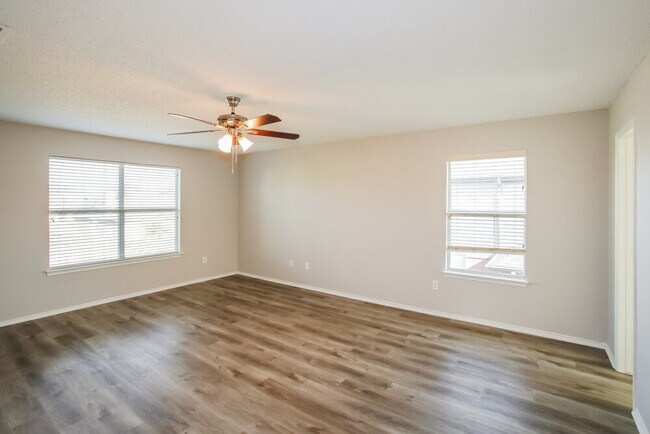 Building Photo - 307 Saddlebrook Dr