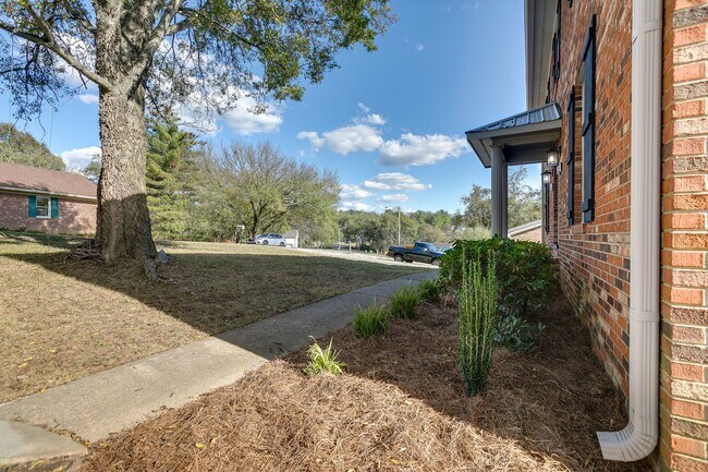 Building Photo - 1023 Chickasaw Trail