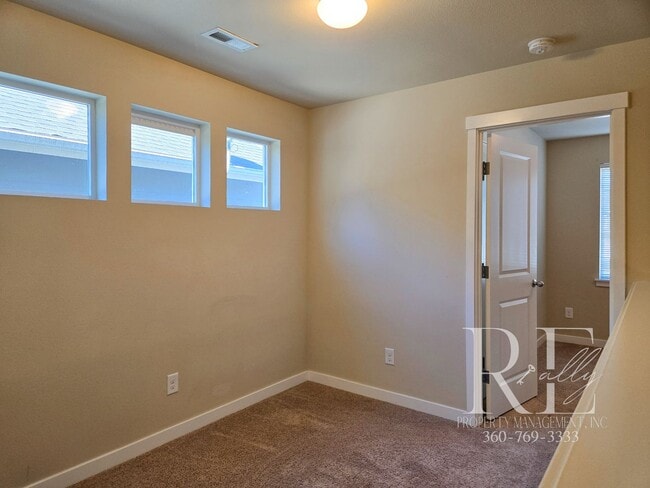 Building Photo - Effortless Elegance in Caldart Heights, Po...