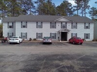 Building Photo - 2 Bedroom, 1 bath apartment Upstairs Unit