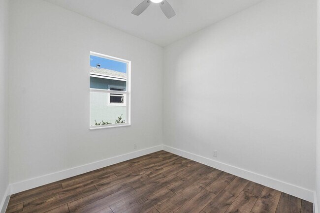 Building Photo - 1573 W 16th St