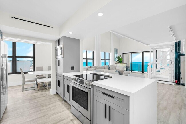Building Photo - 3115 S Ocean Blvd
