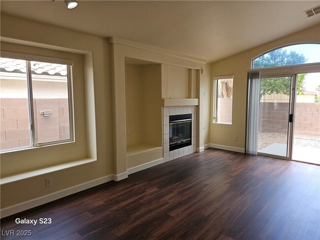 Building Photo - 916 Autumn Royal Ln