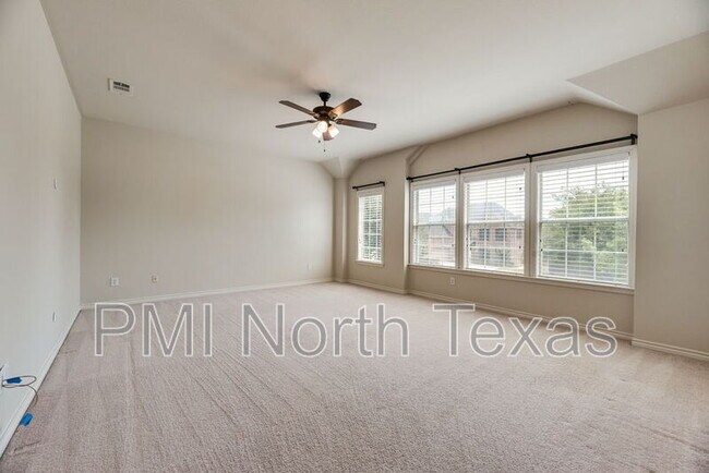 Building Photo - 3394 Overhill Dr