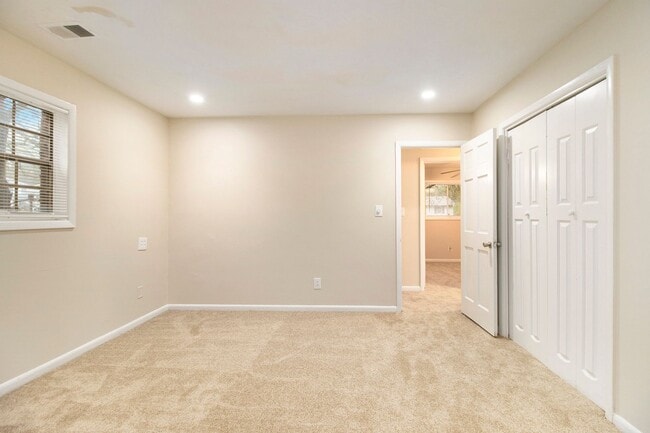 Building Photo - 3 Bedroom 2 Bath House