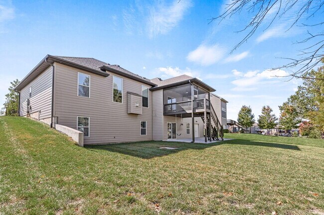 Building Photo - 1605 Labrador Dr