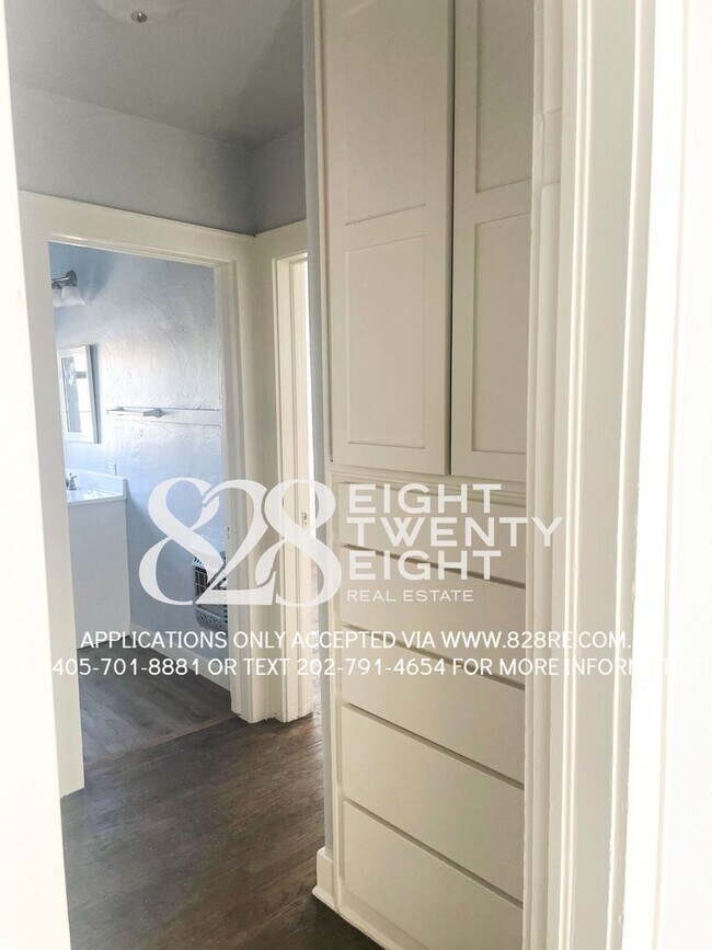 Building Photo - Historic 2nd Level Apartment Minutes from the Plaza District in OKC!