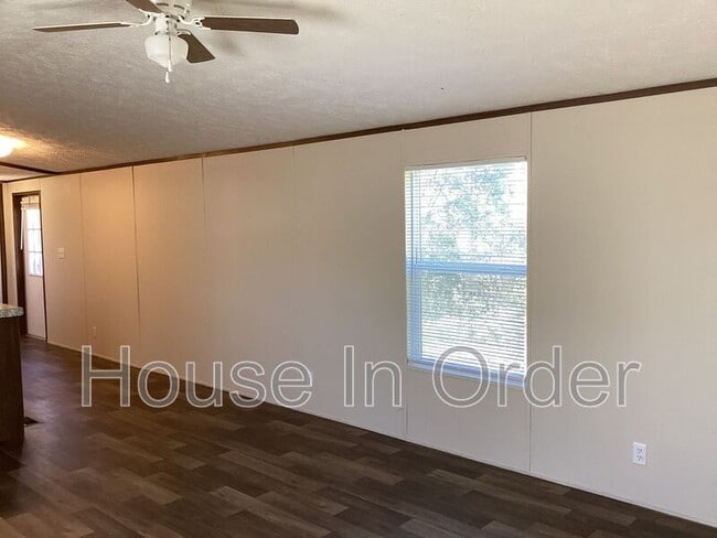 Building Photo - 109 Shamrock Park Dr