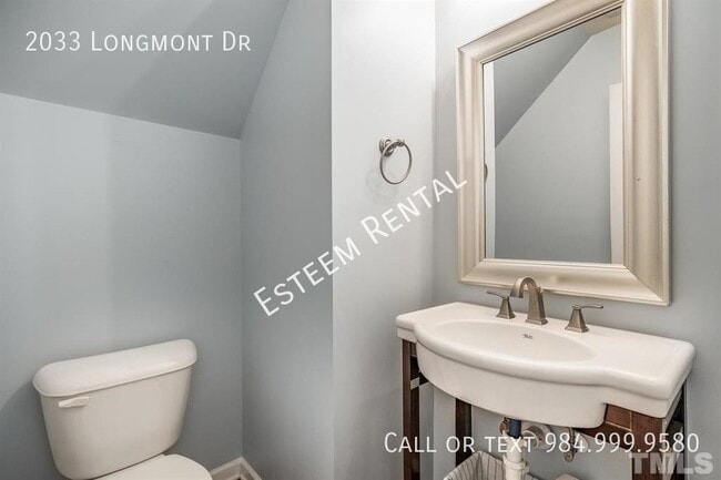 Building Photo - 2033 Longmont Dr