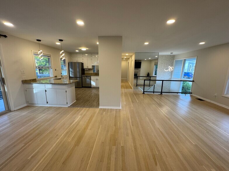 main level living room / dining room - 1013 Mountfort Ct SW