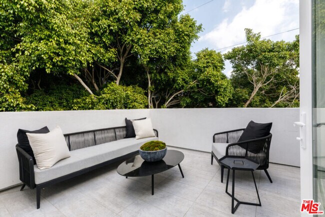 Building Photo - 846 N Alta Vista Blvd