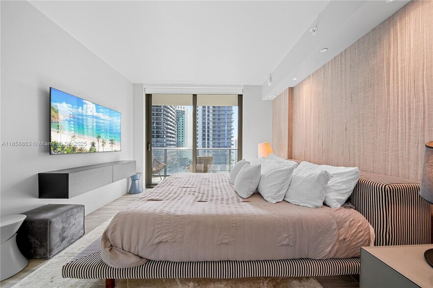 Building Photo - 801 S Miami Ave