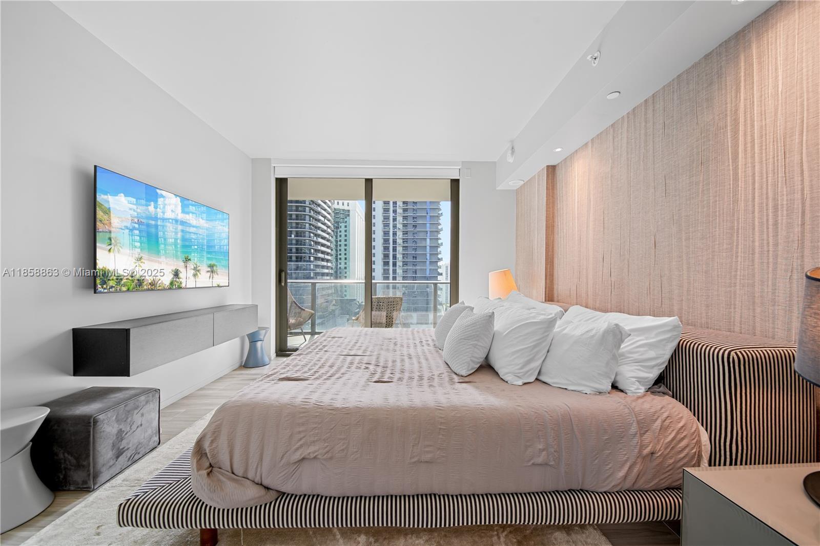 Building Photo - 801 S Miami Ave