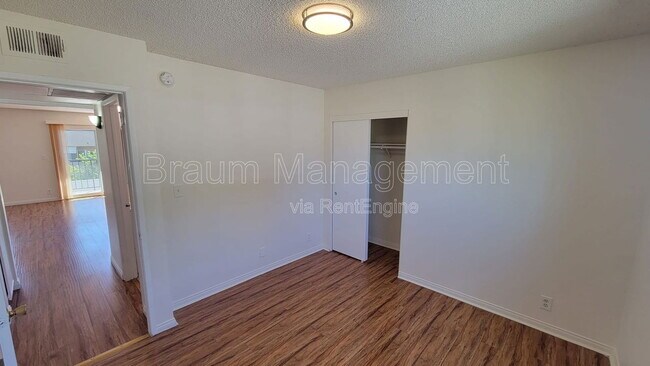 Building Photo - 14801 Delano St