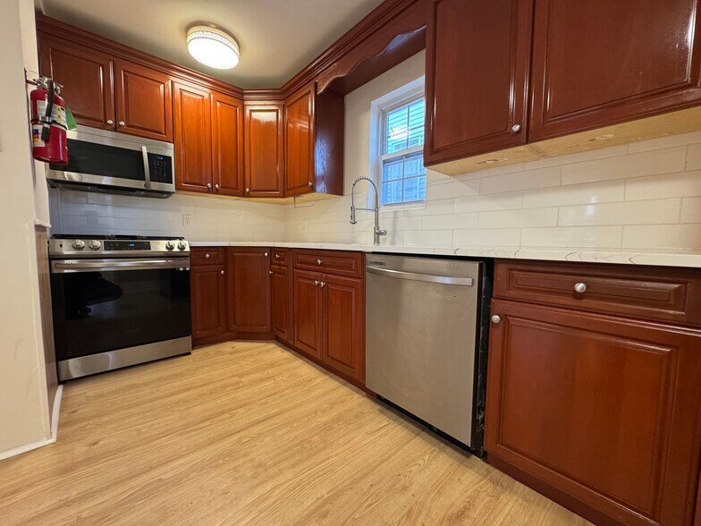 Building Photo - 285 Paxton St