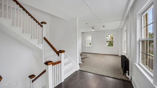 Building Photo - 87 Maple Ave