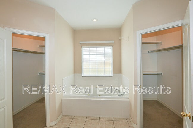 Building Photo - 6454 Norman Ave