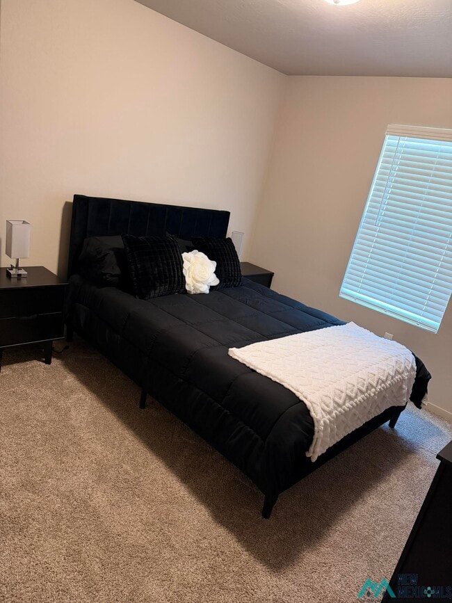 Building Photo - 2419 W Ray Ave