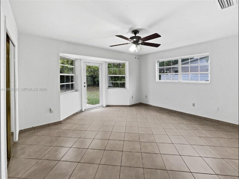 Building Photo - 10001 SW 99th Ave