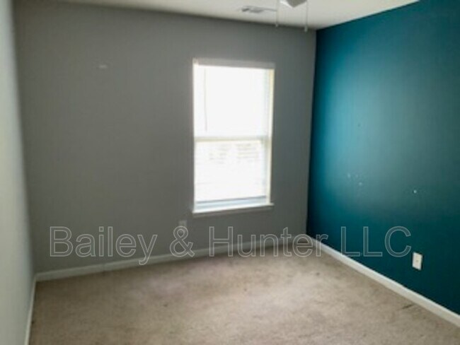 Building Photo - 473 Mulberry Row