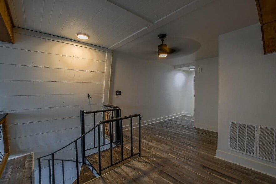 Building Photo - 3200 Rim Cove Dr