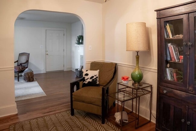 Building Photo - 1806 W Main St