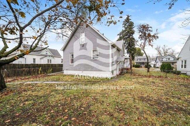 Building Photo - 1120 W McClure Ave
