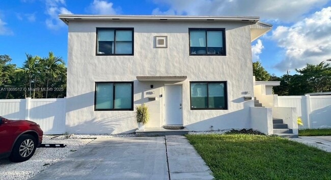 Primary Photo - 850 NE 124th St