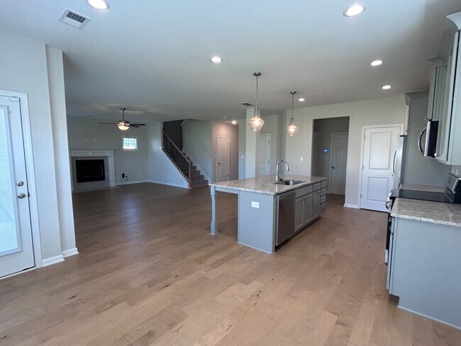 Building Photo - 310 E River Cane Run