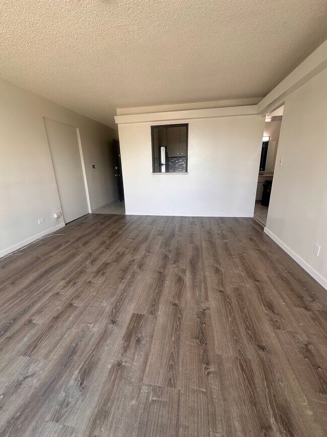 Building Photo - MOANALUA CURTIS #1208