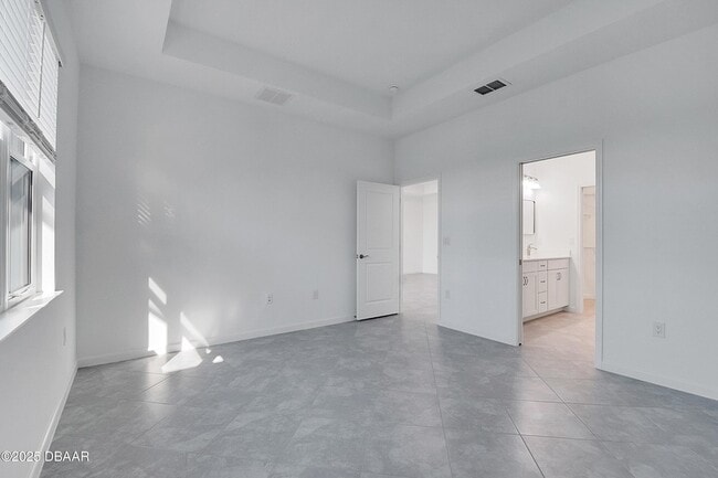 Building Photo - 215 Summertime Pl