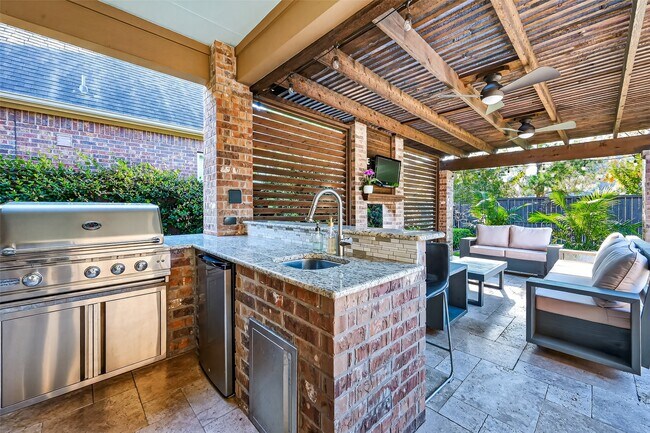 Building Photo - 122 Lindenberry Cir