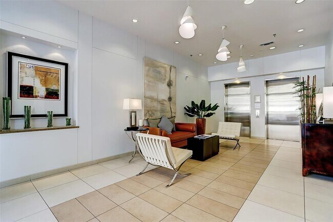 Building Photo - 2211 Briarglen Dr
