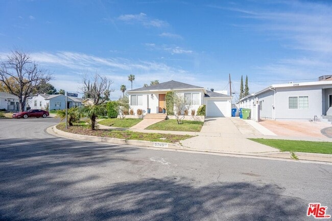 Building Photo - 5705 Jamieson Ave