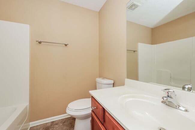 Building Photo - 305 Sarna Dr