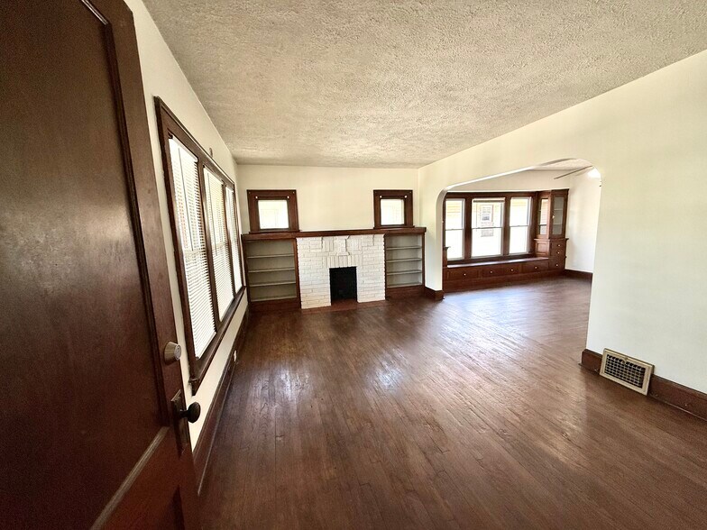 Building Photo - 11521 Florian Ave