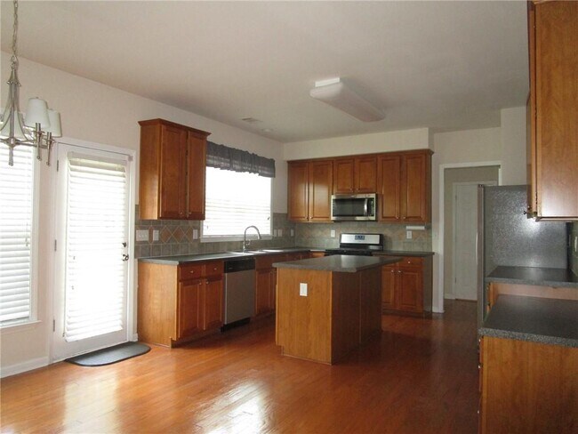 Building Photo - 2272 Young America Dr NE
