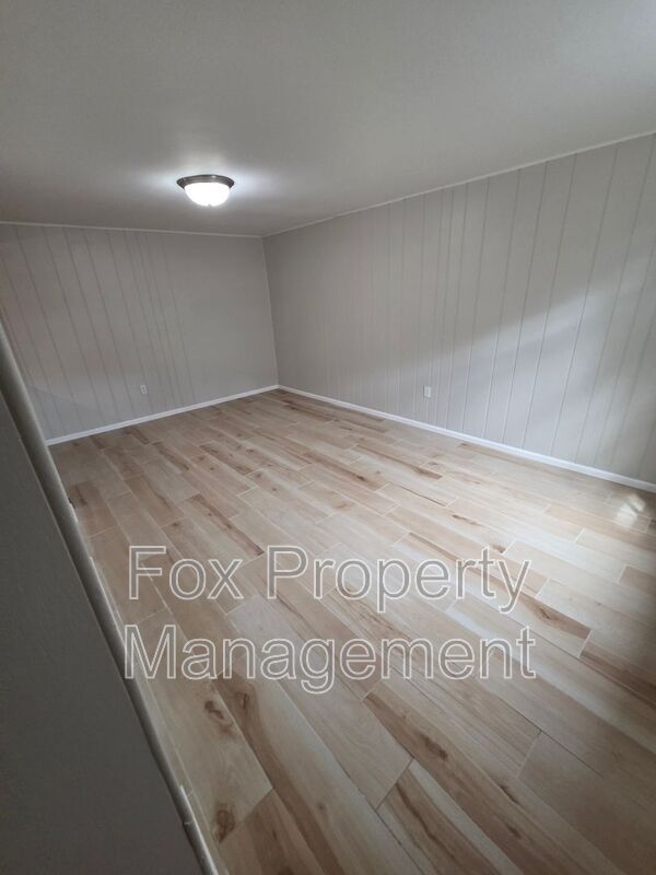 Building Photo - 710 W Cleveland Cir