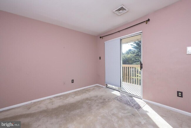 Building Photo - 85 Pinewood Dr