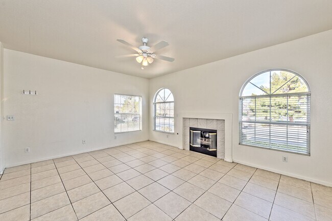 Building Photo - 1637 Cave Spring Dr