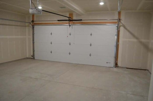 Building Photo - Whitefish Townhome w/ Clubhouse amenities