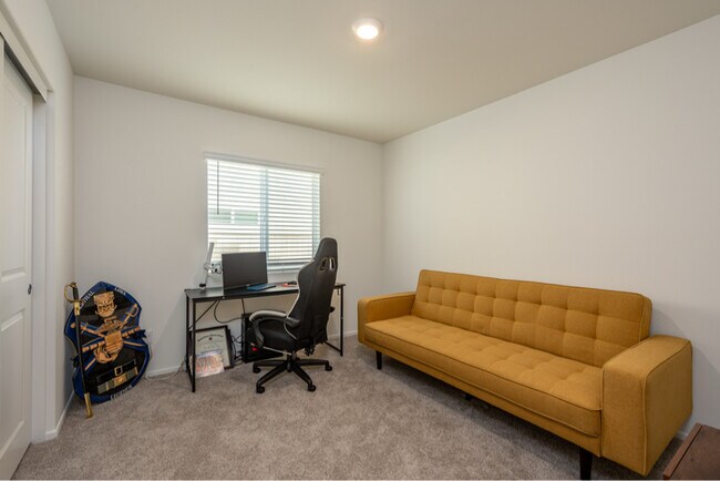 Building Photo - 28650 New Yorker Ln