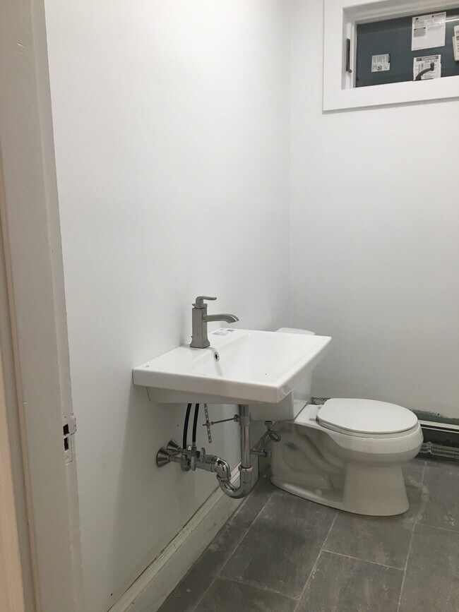 Building Photo - 11 Harold St