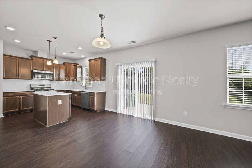 Building Photo - 15108 Evergreen House Dr