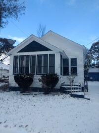Building Photo - Two Bedroom House in Muskegon