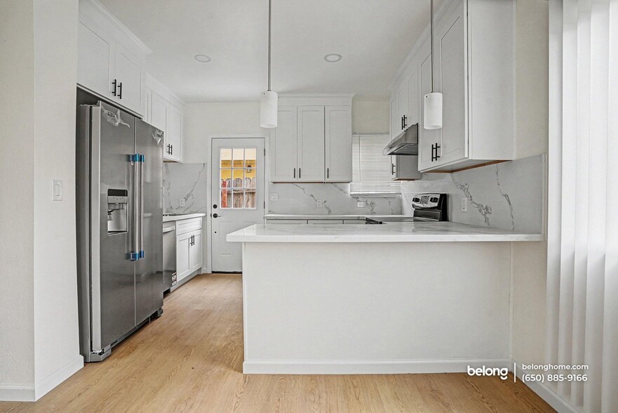 Building Photo - 25656 Franklin Ave