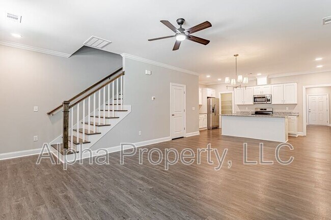 Building Photo - 105 Remount Way