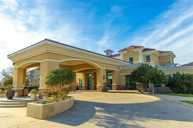 Building Photo - 290 Tanglewood Cir