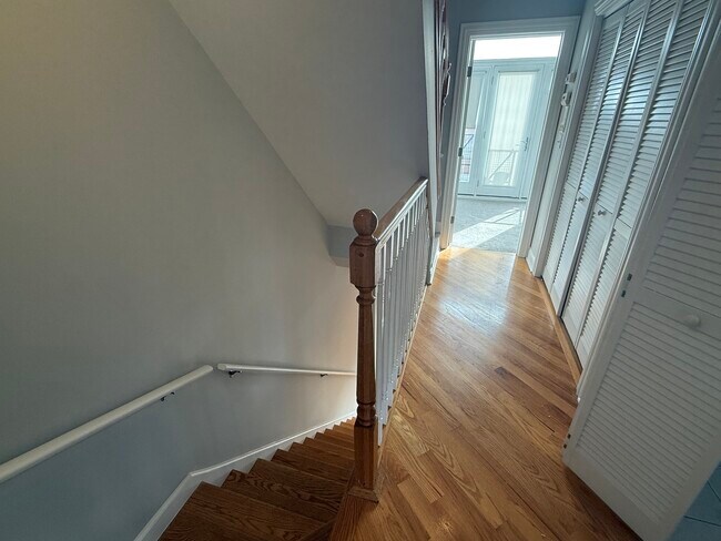 Building Photo - 7006 W Medill Ave