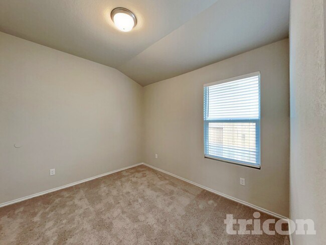 Building Photo - 5300 Saddle Clb Dr